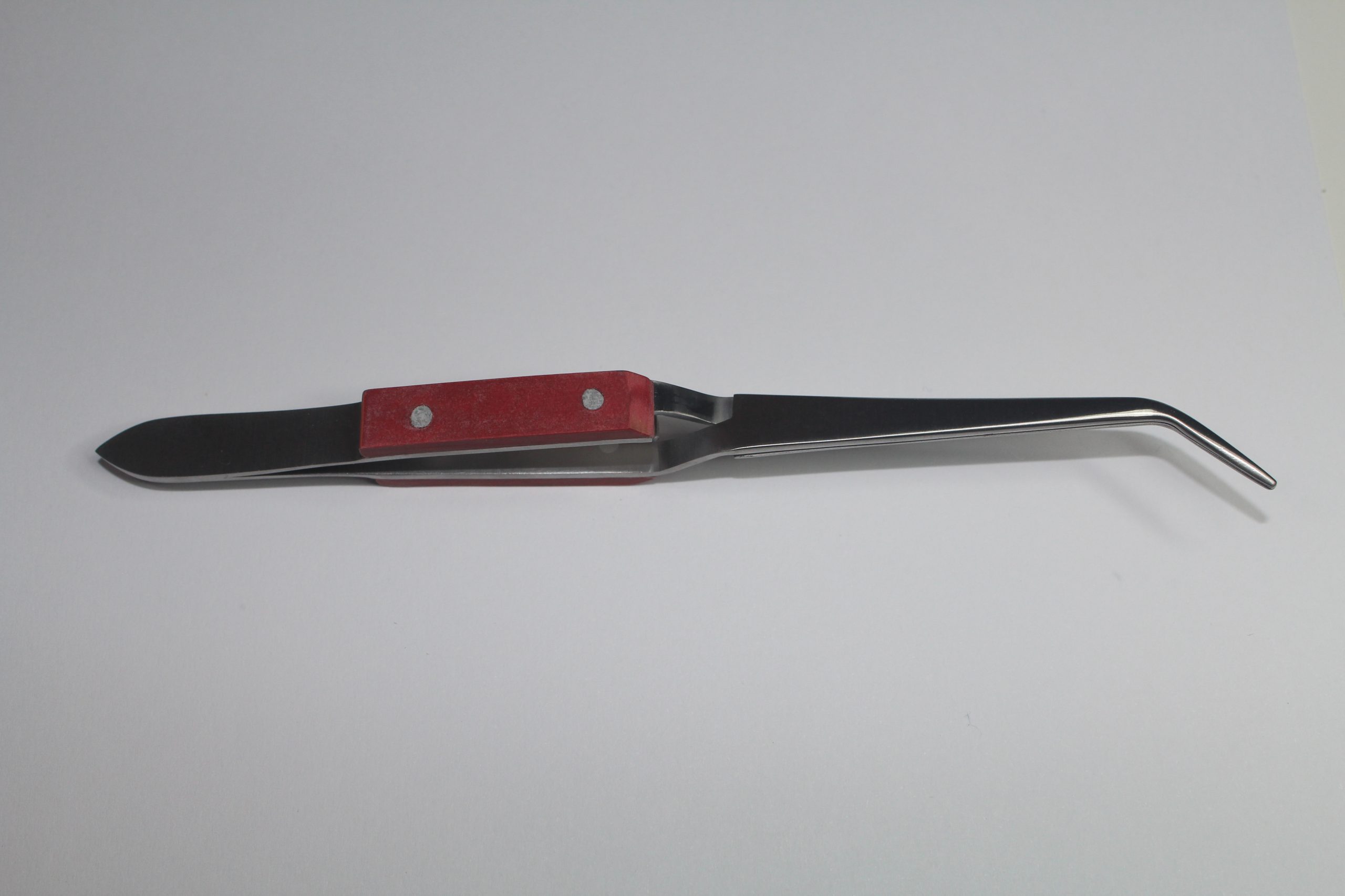 Bent Nose Sprung Tweezers Labpads